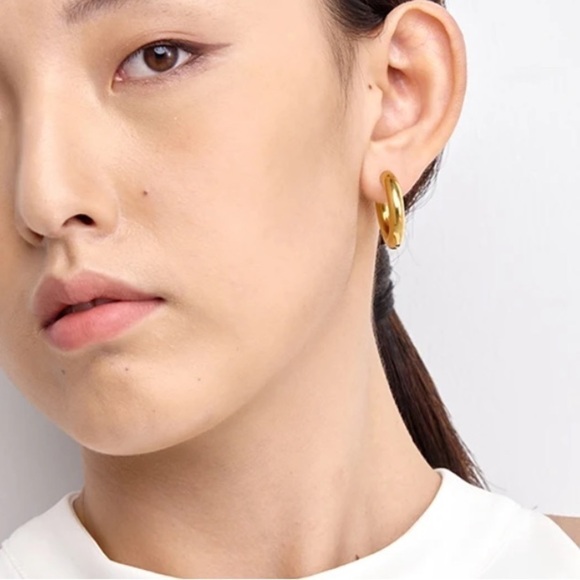 NEW Simple Chunky Round Gold Hoop Earrings - Picture 9 of 14